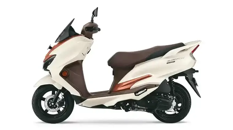 Burgman Street 125 Pearl Grace White and Metallic Mat Luxe Copper